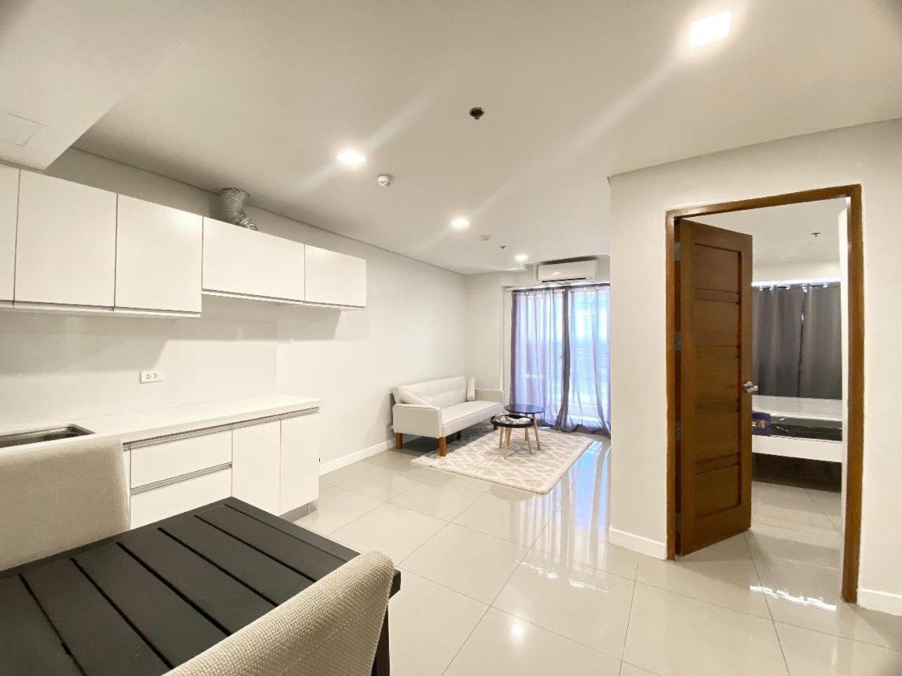 Апарт отель Sapphire Seaview Park Манила Экстерьер фото
